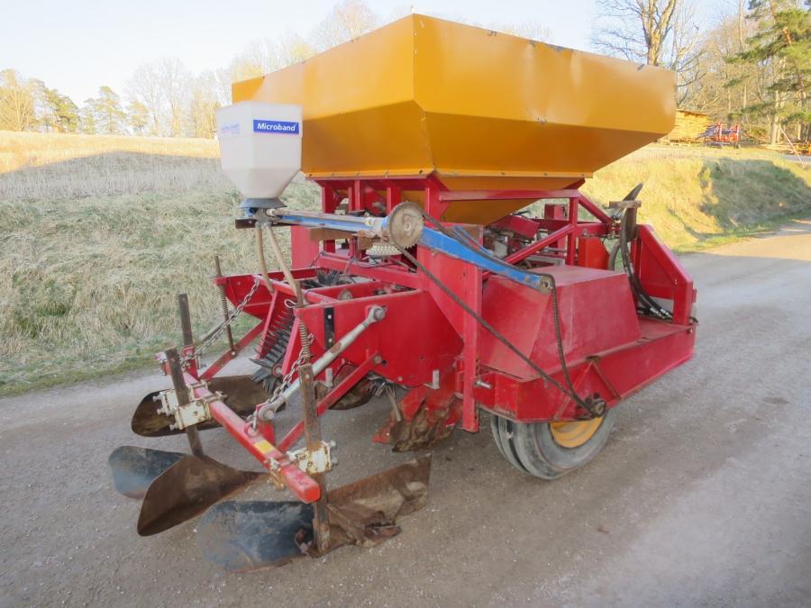 Potato planter machine